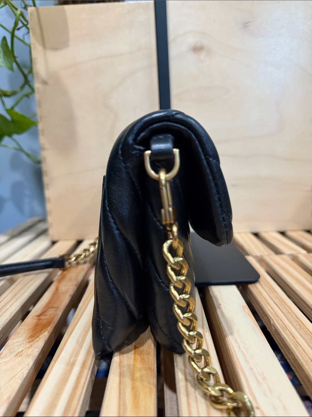 Quince Black Sheepskin Leather Chevron Quilted Crossbody Bag Gold Chain - Picture 6 of 7